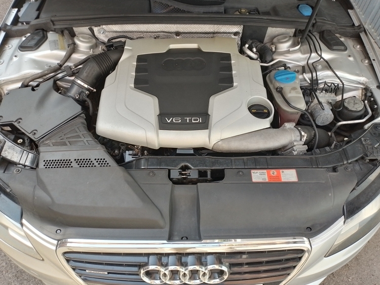 Audi A4 Basis Quattro foto 13