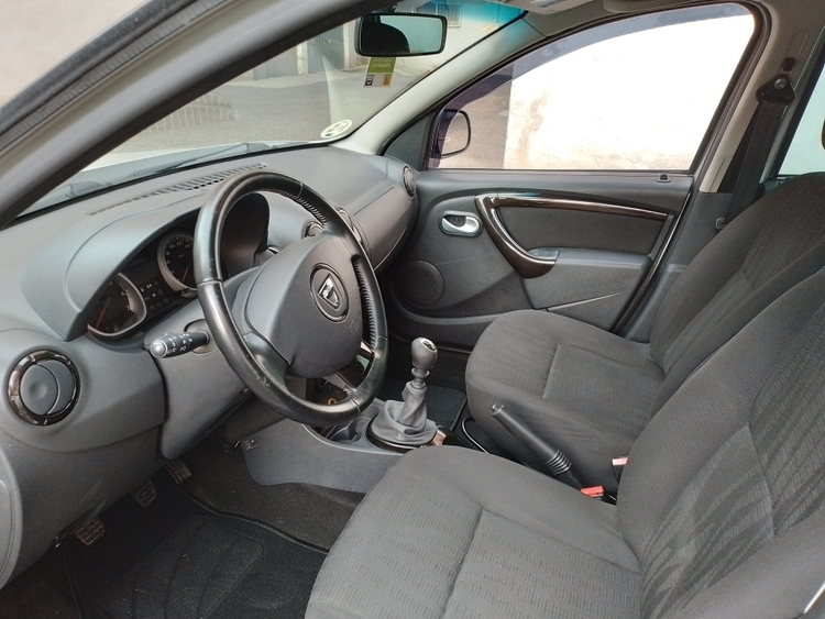 Dacia Duster Laureate 4x2 foto 8