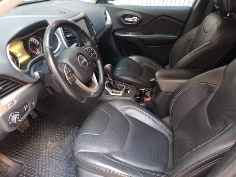 Jeep Cherokee 75 Aniv Auto 4x4 foto 6