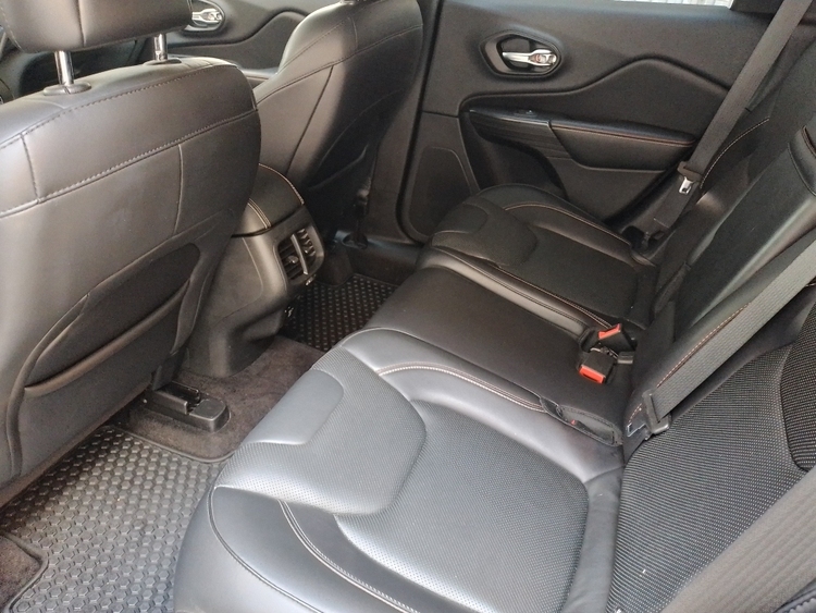 Jeep Cherokee 75 Aniv Auto 4x4 foto 9