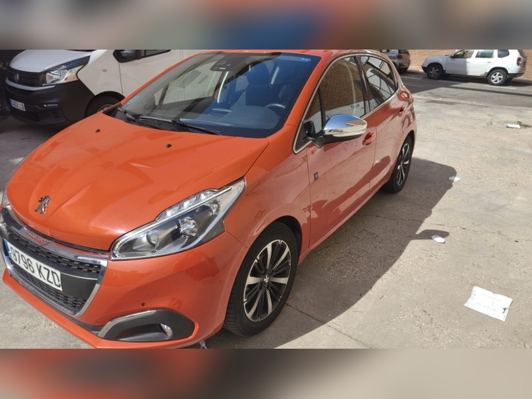 Peugeot 208 Peugeot 208 1.2 PureTech 110 Tech Edition foto 2