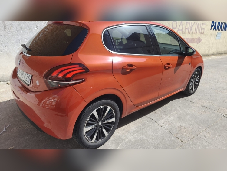 Peugeot 208 Peugeot 208 1.2 PureTech 110 Tech Edition foto 3