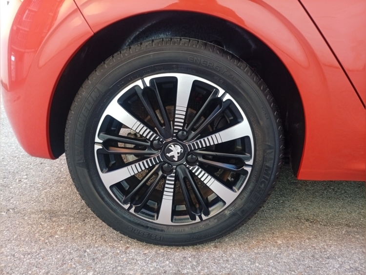 Peugeot 208 Peugeot 208 1.2 PureTech 110 Tech Edition foto 13