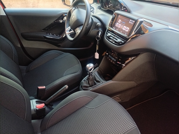 Peugeot 208 Peugeot 208 1.2 PureTech 110 Tech Edition foto 7