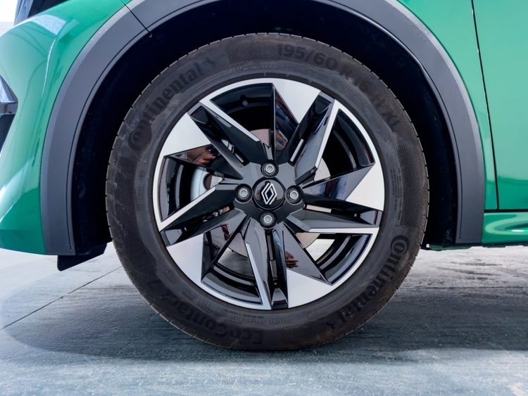 Renault Clio VI 160 E-Tech Full Hybrid Evolution foto 31