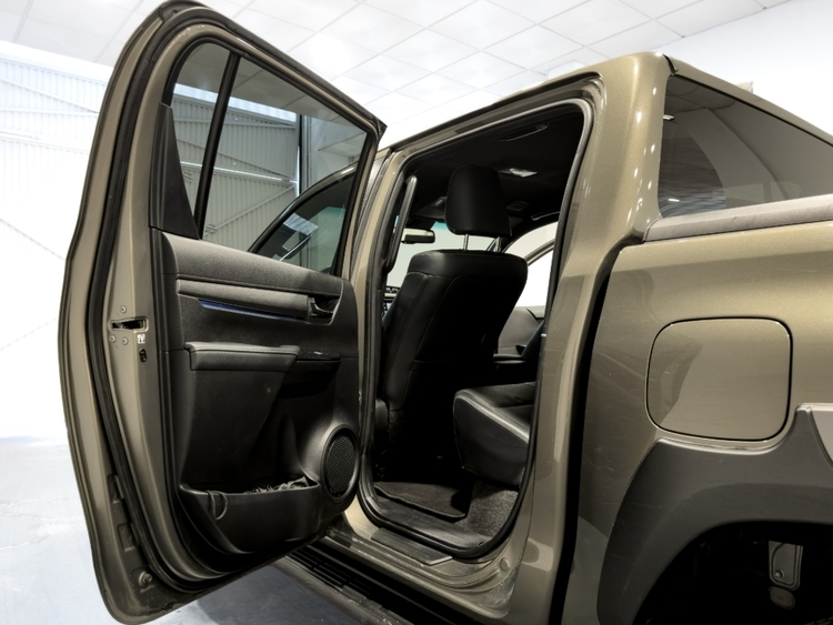 Toyota Hilux Doble Cabina Invincible 4x4 foto 24