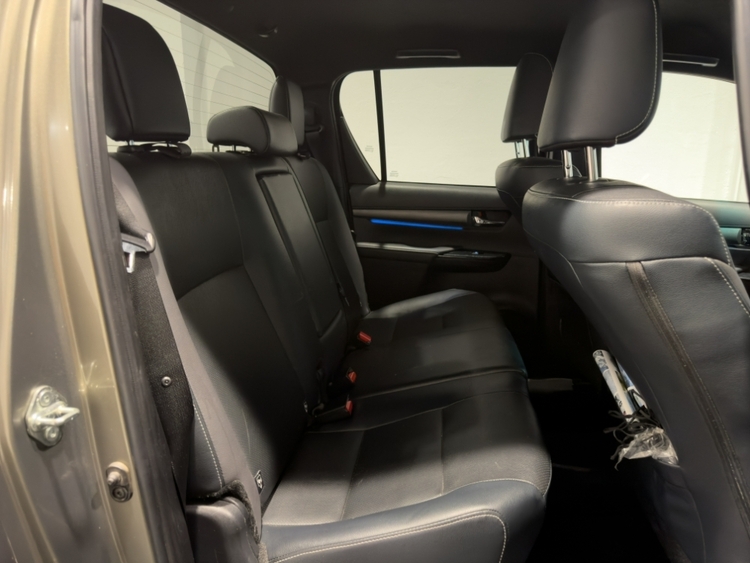 Toyota Hilux Doble Cabina Invincible 4x4 foto 26
