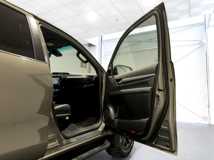 Toyota Hilux Doble Cabina Invincible 4x4 foto 28