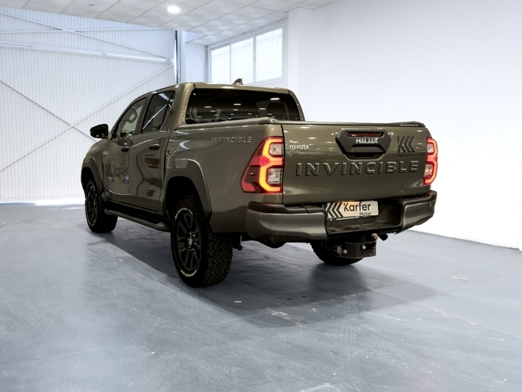 Toyota Hilux Doble Cabina Invincible 4x4 foto 6