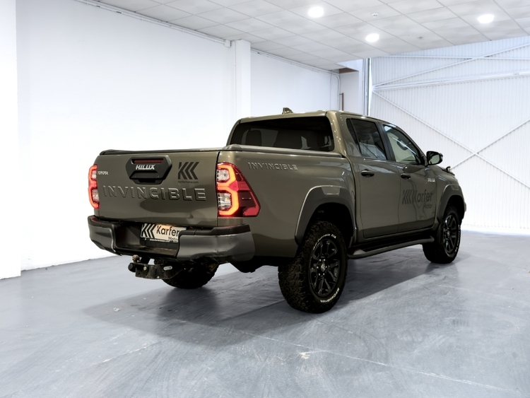 Toyota Hilux Doble Cabina Invincible 4x4 foto 8
