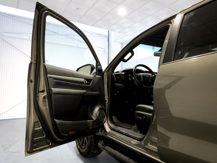 Toyota Hilux Doble Cabina Invincible 4x4 foto 9